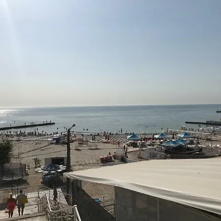 возле пляжа